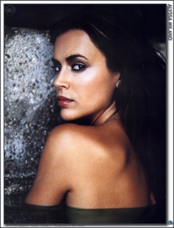 Alyssa_Milano_15-797676.jpg